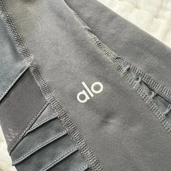 ALO YOGA Moto Leggings in Anthracite Grey - Picture 5 of 6